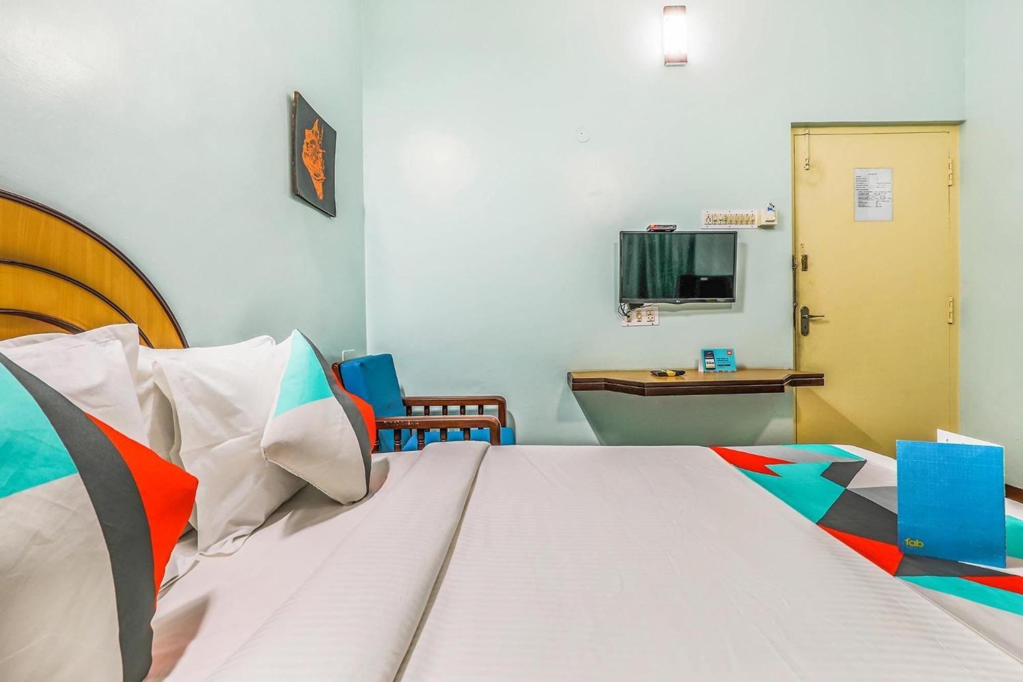 Fabexpress Santhi Inn - 500 Meters From Promenade Beach Pondicherry Exterior photo